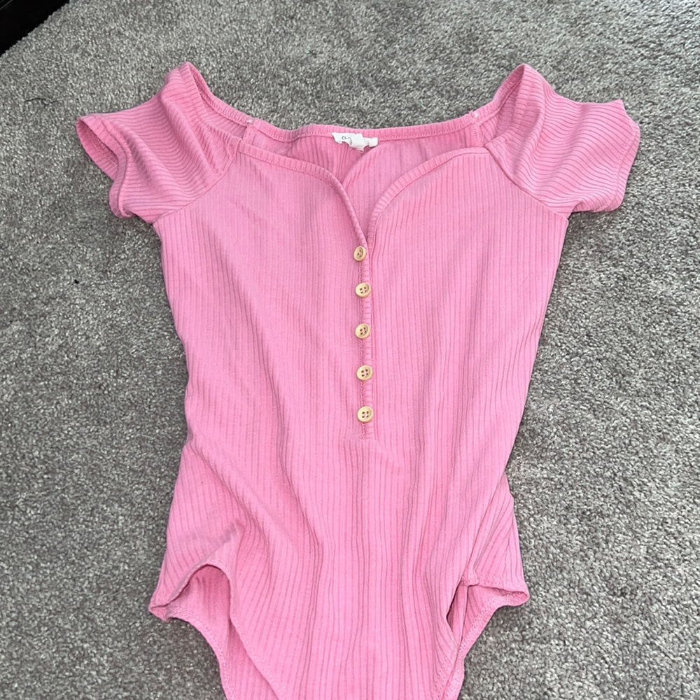 Pink Leo - Picture 1 of 5